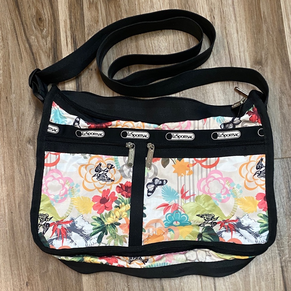 LESPORTSAC DELUXE EVERYDAY BAG FLORAL BUTTERLY VIBRANT POCKETS ADJUSTATBLE STRAP
